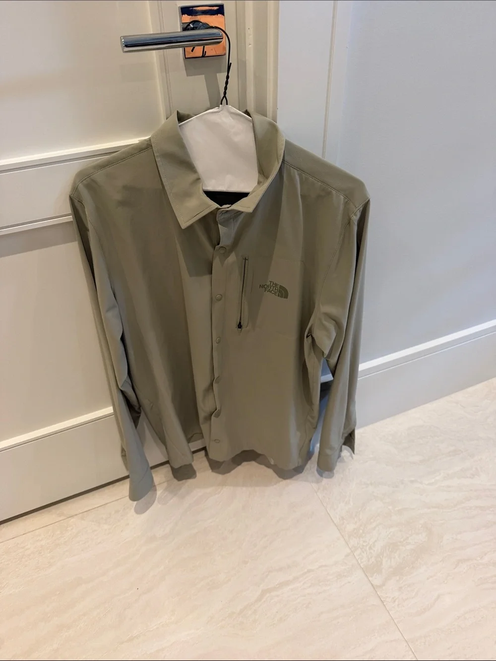 The North Face Men's Sage Green Lightweight Button-Front Shirt Jacket